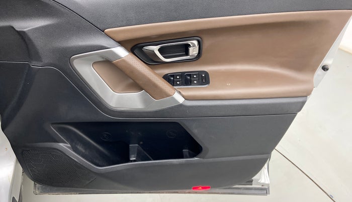 2019 Tata Harrier XZ 2.0L, Diesel, Manual, 1,01,210 km, Driver Side Door Panels Control