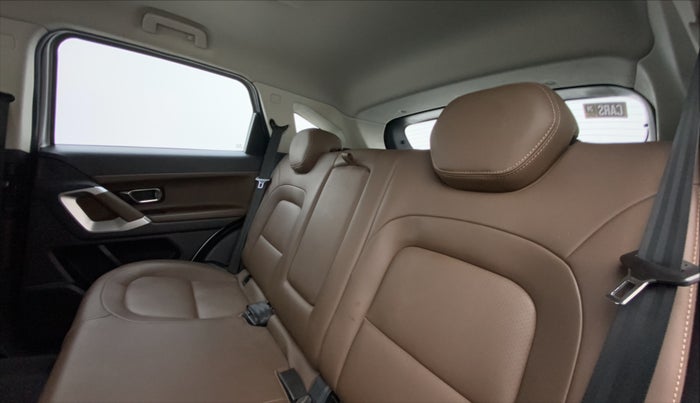 2019 Tata Harrier XZ 2.0L, Diesel, Manual, 1,01,210 km, Right Side Rear Door Cabin