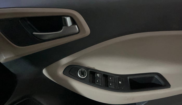 2015 Hyundai Elite i20 MAGNA 1.2, Petrol, Manual, 64,068 km, Driver Side Door Panels Control