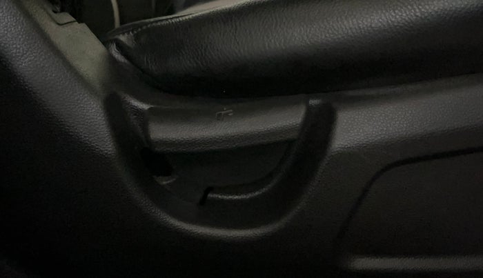 2015 Hyundai Elite i20 MAGNA 1.2, Petrol, Manual, 64,068 km, Driver Side Adjustment Panel