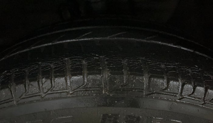 2015 Hyundai Elite i20 MAGNA 1.2, Petrol, Manual, 64,068 km, Right Front Tyre Tread