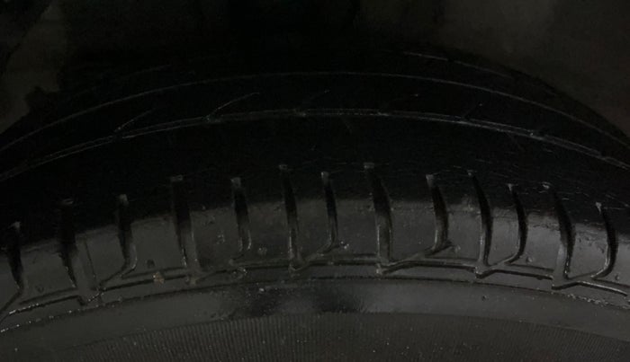 2015 Hyundai Elite i20 MAGNA 1.2, Petrol, Manual, 64,068 km, Right Rear Tyre Tread