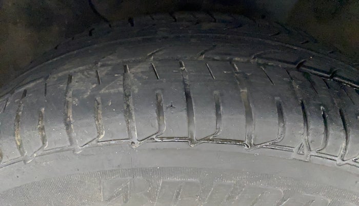 2017 Hyundai Elite i20 MAGNA EXECUTIVE 1.2, Petrol, Manual, 88,415 km, Left Front Tyre Tread