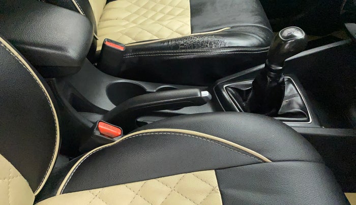 2017 Hyundai Elite i20 MAGNA EXECUTIVE 1.2, Petrol, Manual, 88,415 km, Gear Lever