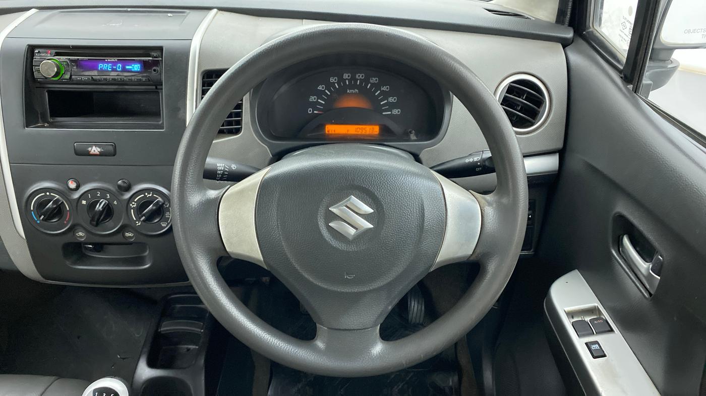 2010 Maruti Wagon R 1.0 LXI, Petrol, Manual, 1,09,513 km, Steering Wheel Close Up