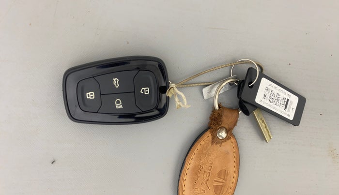 2021 Tata TIGOR XZ PLUS PETROL, Petrol, Manual, 61,881 km, Key Close Up