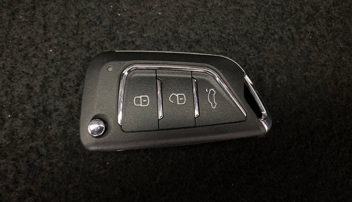 2022 Nissan MAGNITE XL, Petrol, Manual, 70,483 km, Key Close Up