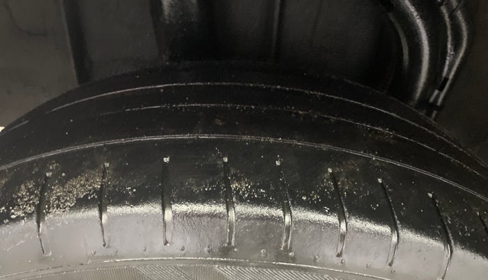 2022 Nissan MAGNITE XL, Petrol, Manual, 70,483 km, Right Rear Tyre Tread