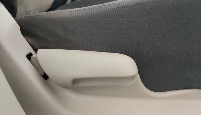 2015 Maruti Celerio VXI, Petrol, Manual, 36,288 km, Driver Side Adjustment Panel