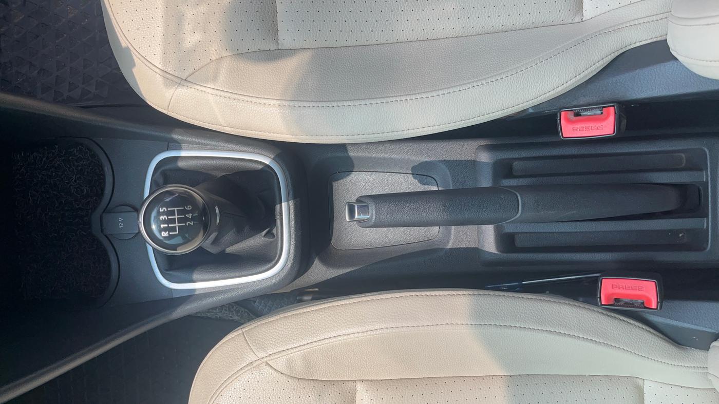 2020 Volkswagen Vento HIGHLINE PLUS 1.0L TSI, Petrol, Manual, 84,926 km, Gear Lever