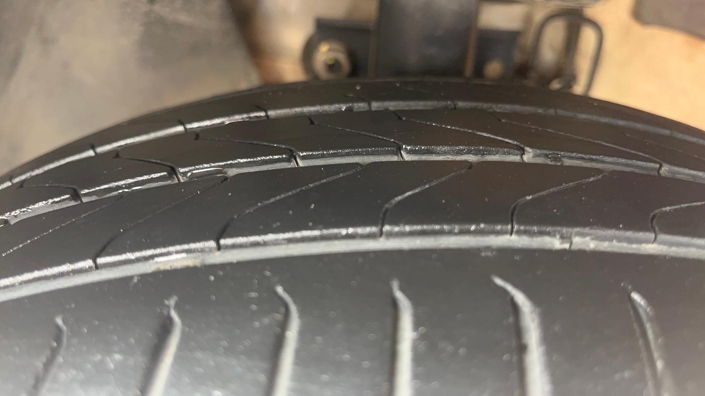 2020 Volkswagen Vento HIGHLINE PLUS 1.0L TSI, Petrol, Manual, 84,926 km, Left Front Tyre Tread