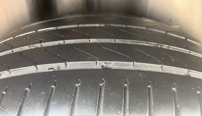 2020 Volkswagen Vento HIGHLINE PLUS 1.0L TSI, Petrol, Manual, 84,897 km, Right Rear Tyre Tread