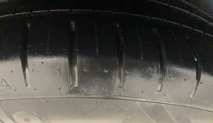 2017 Maruti Ciaz ALPHA  AT 1.4  PETROL, Petrol, Automatic, 17,891 km, Right Rear Tyre Tread