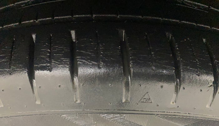 2017 Maruti Ciaz ALPHA  AT 1.4  PETROL, Petrol, Automatic, 17,891 km, Left Front Tyre Tread