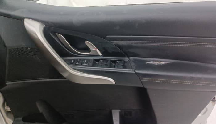 2018 Mahindra XUV500 W11, Diesel, Manual, 69,561 km, Driver Side Door Panels Control