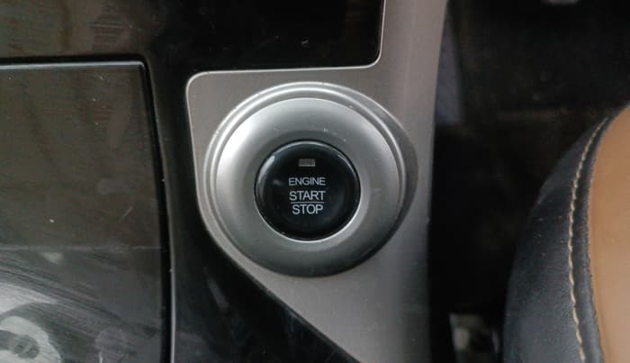 2018 Mahindra XUV500 W11, Diesel, Manual, 69,561 km, Keyless Start/ Stop Button