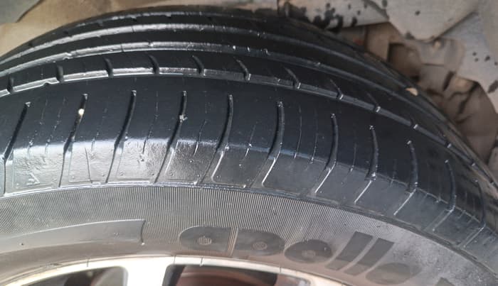 2018 Mahindra XUV500 W11, Diesel, Manual, 69,561 km, Left Rear Tyre Tread