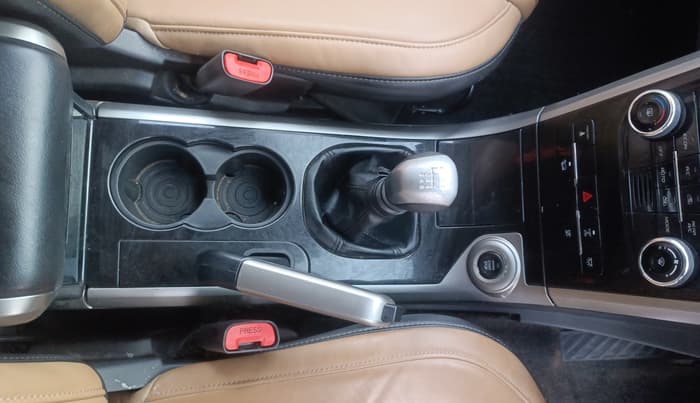 2018 Mahindra XUV500 W11, Diesel, Manual, 69,561 km, Gear Lever