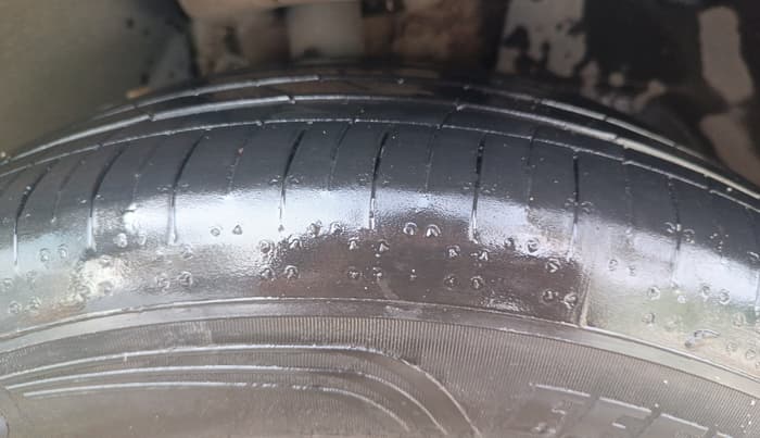 2018 Mahindra XUV500 W11, Diesel, Manual, 69,561 km, Right Front Tyre Tread