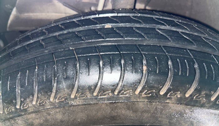 2024 Maruti Swift VXi AMT, Petrol, Automatic, 10,770 km, Left Front Tyre Tread