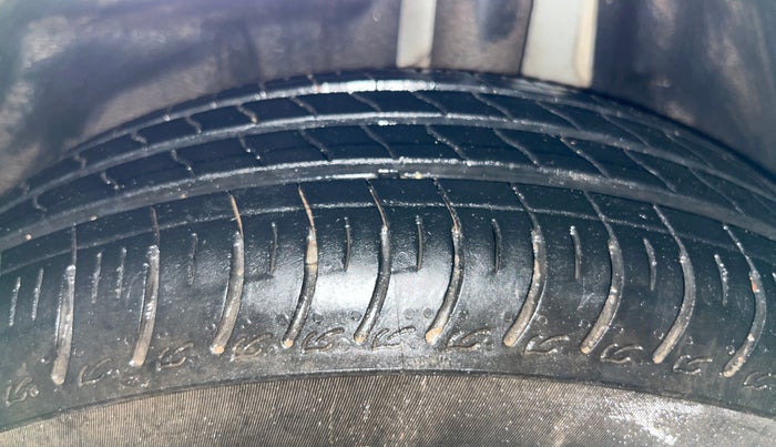 2024 Maruti Swift VXi AMT, Petrol, Automatic, 10,770 km, Left Rear Tyre Tread