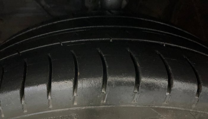 2019 Maruti Baleno SIGMA PETROL 1.2, CNG, Manual, 86,267 km, Left Front Tyre Tread