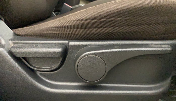 2013 Hyundai i20 ASTA 1.4 CRDI, Diesel, Manual, 1,32,533 km, Driver Side Adjustment Panel