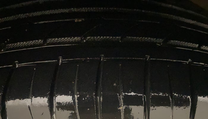 2013 Hyundai i20 ASTA 1.4 CRDI, Diesel, Manual, 1,32,533 km, Left Front Tyre Tread