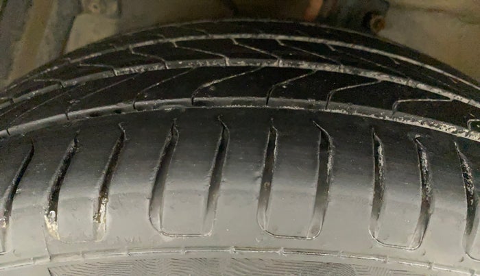2017 Maruti Ciaz ALPHA 1.4 PETROL, Petrol, Manual, 77,919 km, Left Front Tyre Tread