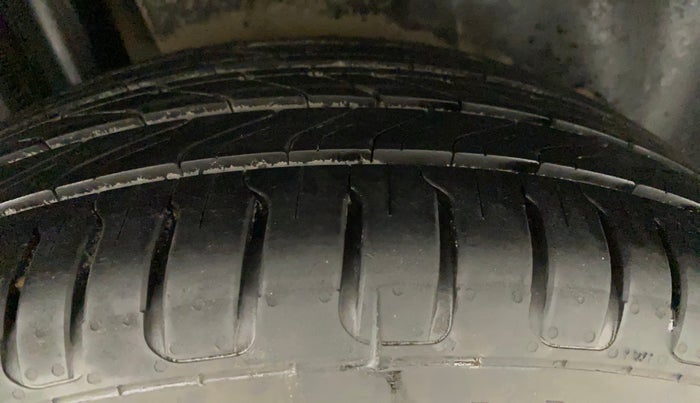 2017 Maruti Ciaz ALPHA 1.4 PETROL, Petrol, Manual, 77,919 km, Right Rear Tyre Tread