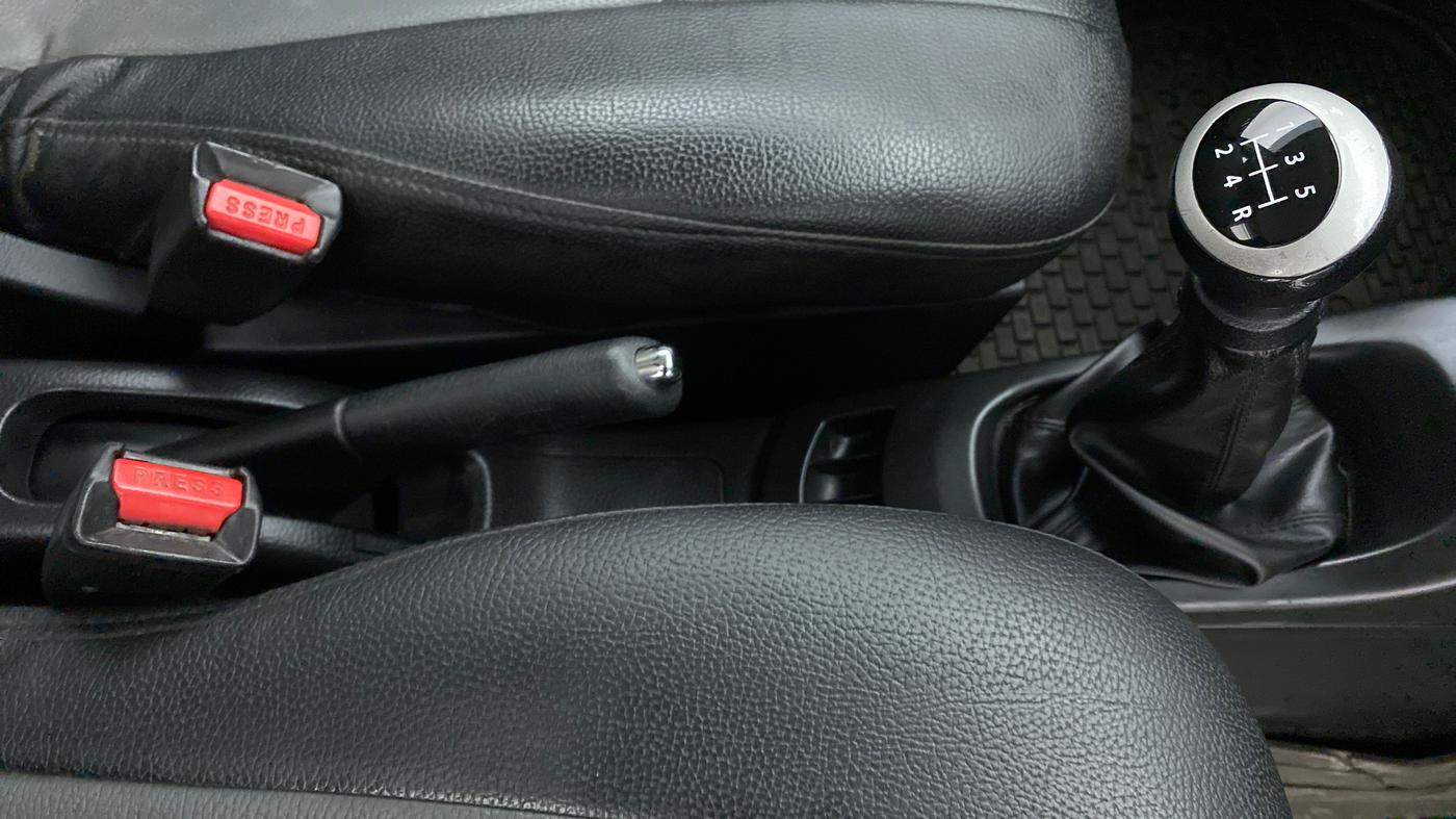 2018 Maruti Wagon R 1.0 VXI, Petrol, Manual, 33,722 km, Gear Lever