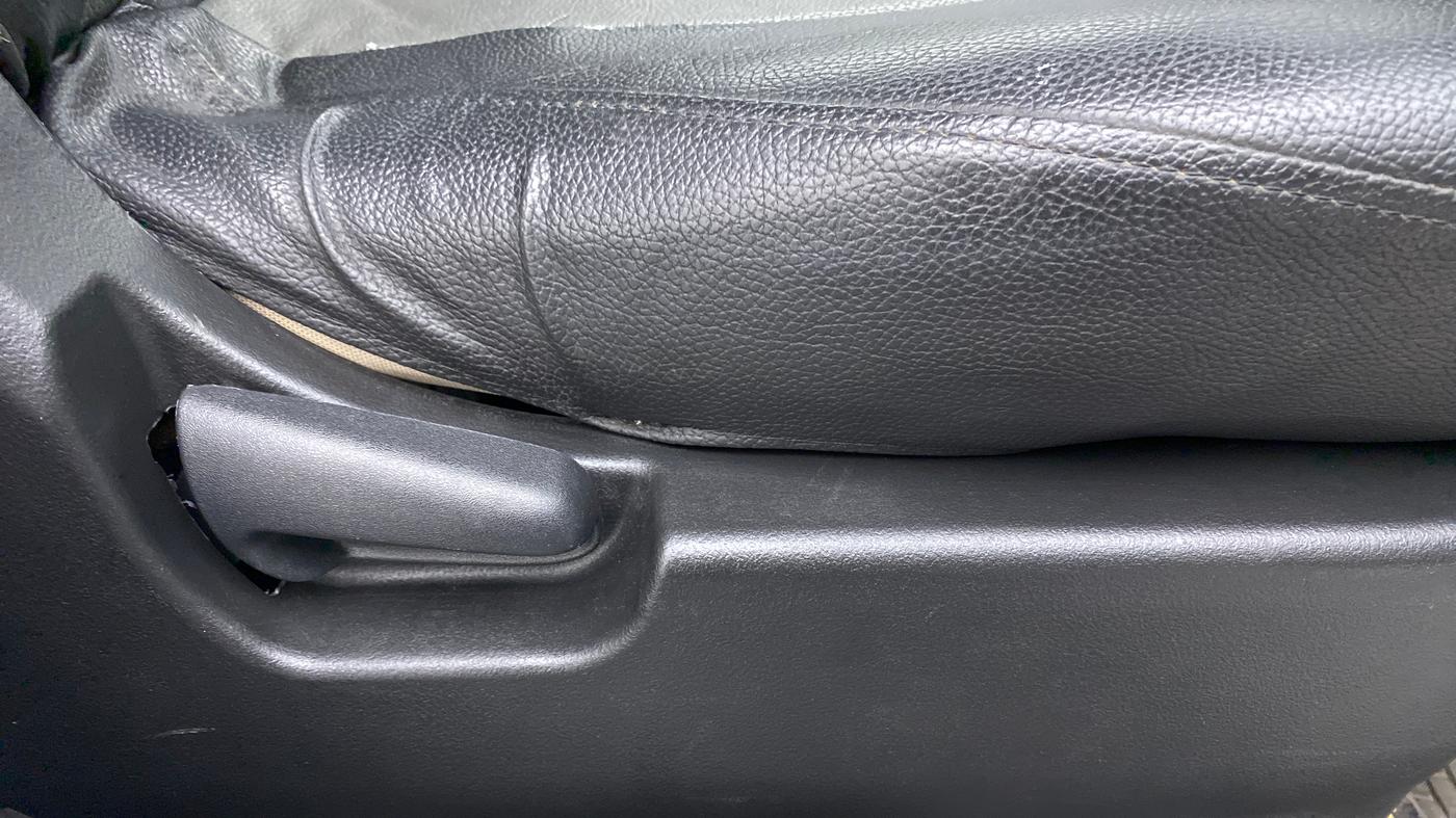 2018 Maruti Wagon R 1.0 VXI, Petrol, Manual, 33,722 km, Driver Side Adjustment Panel