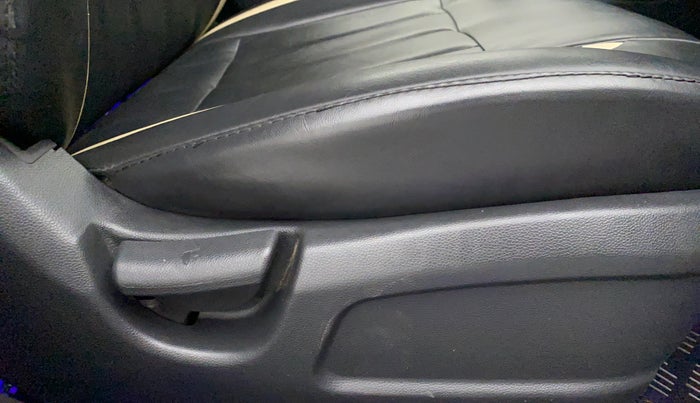 2019 Hyundai Elite i20 MAGNA PLUS 1.2, Petrol, Manual, 9,311 km, Driver Side Adjustment Panel