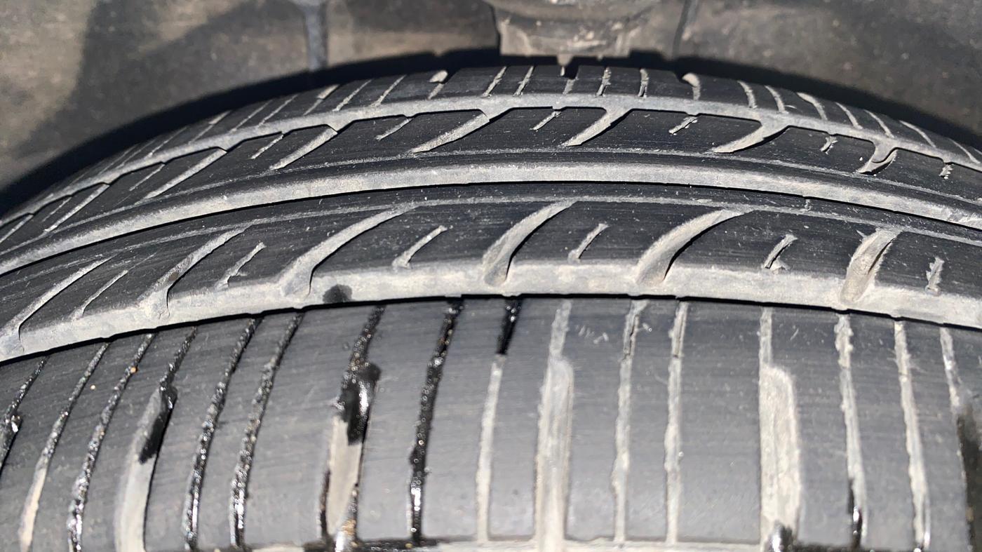 2013 Maruti Wagon R 1.0 VXI  ABS-AIRBAG, Petrol, Manual, 87,357 km, Left Front Tyre Tread
