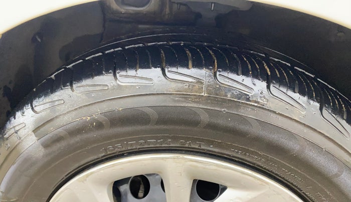 2017 Hyundai Grand i10 MAGNA AT 1.2 KAPPA VTVT, Petrol, Automatic, 27,341 km, Left Front Tyre Tread