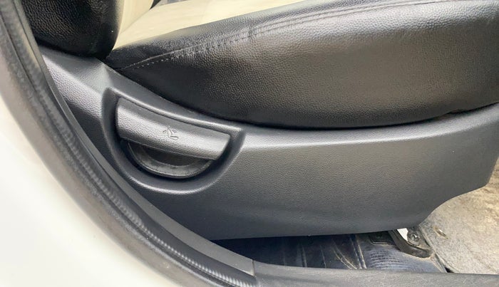 2017 Hyundai Grand i10 MAGNA AT 1.2 KAPPA VTVT, Petrol, Automatic, 27,341 km, Driver Side Adjustment Panel