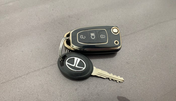 2019 Tata Tiago XZ PETROL, Petrol, Manual, 76,218 km, Key Close Up