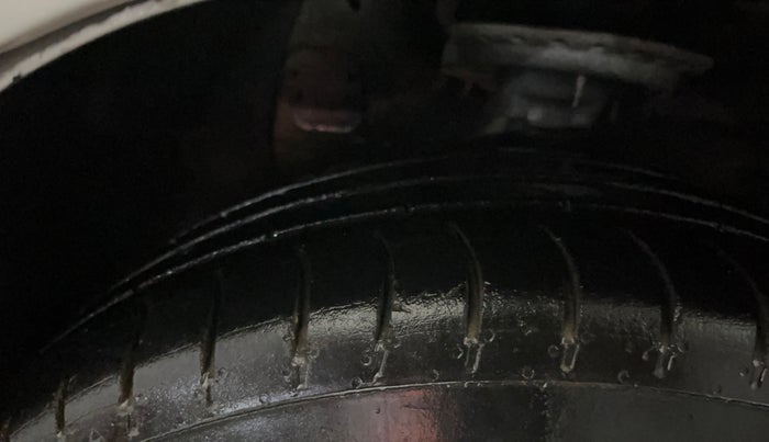 2016 Hyundai Elite i20 MAGNA 1.2, Petrol, Manual, 71,383 km, Left Front Tyre Tread