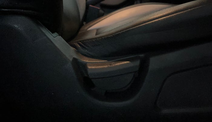 2016 Hyundai Elite i20 MAGNA 1.2, Petrol, Manual, 71,383 km, Driver Side Adjustment Panel