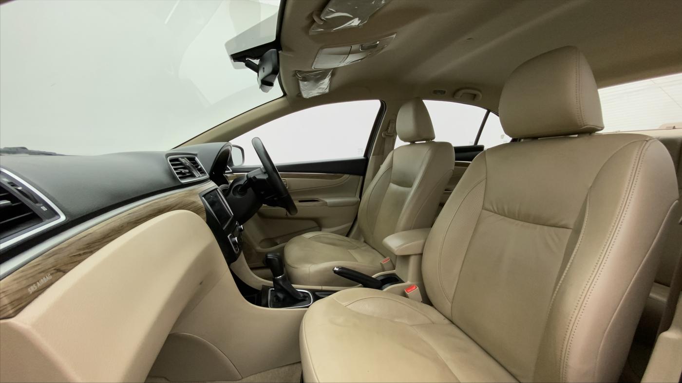 2018 Maruti Ciaz ALPHA  AT 1.5 SHVS PETROL, Petrol, Automatic, 1,19,576 km, Right Side Front Door Cabin