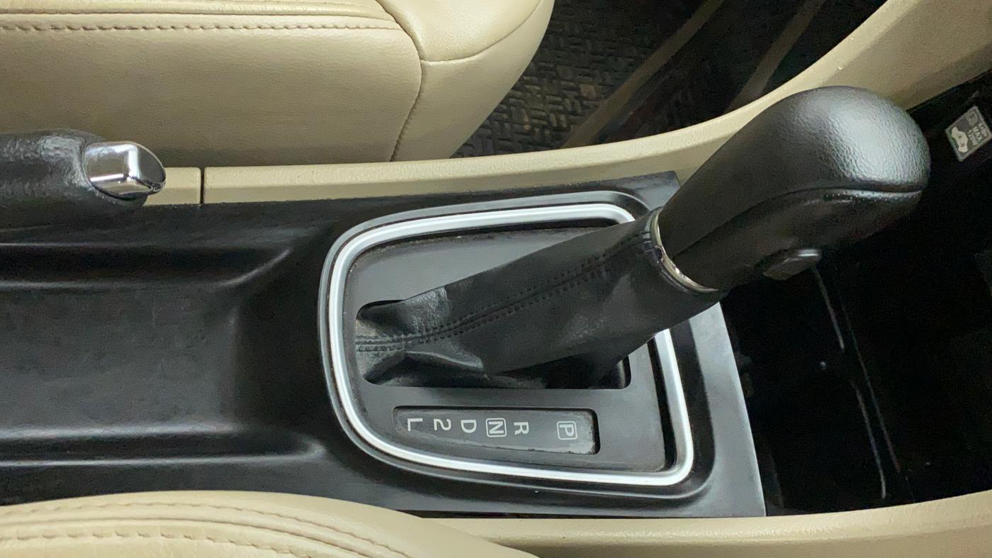 2018 Maruti Ciaz ALPHA  AT 1.5 SHVS PETROL, Petrol, Automatic, 1,19,576 km, Gear Lever