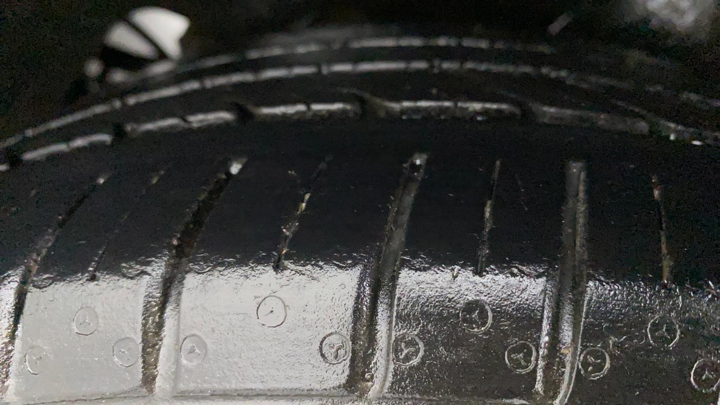 2018 Maruti Ciaz ALPHA  AT 1.5 SHVS PETROL, Petrol, Automatic, 1,19,576 km, Left Rear Tyre Tread