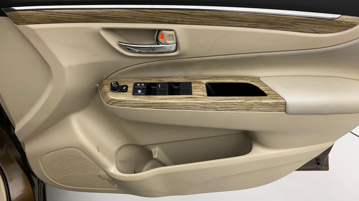 2018 Maruti Ciaz ALPHA  AT 1.5 SHVS PETROL, Petrol, Automatic, 1,19,576 km, Driver Side Door Panels Control