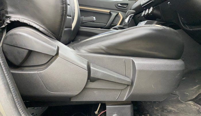 2023 Renault Kiger RXT (O) TURBO CVT, Petrol, Automatic, 18,987 km, Driver Side Adjustment Panel