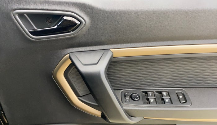 2023 Renault Kiger RXT (O) TURBO CVT, Petrol, Automatic, 18,987 km, Driver Side Door Panels Control