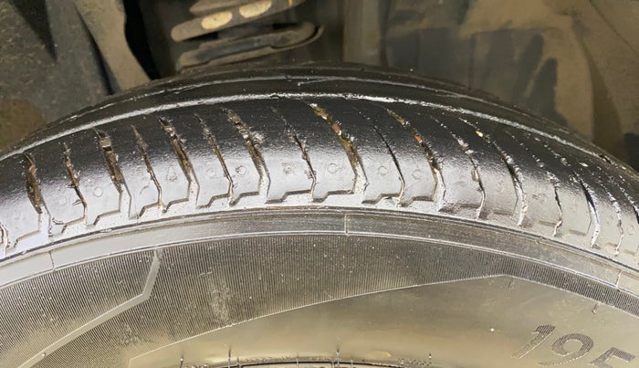 2023 Renault Kiger RXT (O) TURBO CVT, Petrol, Automatic, 18,987 km, Right Front Tyre Tread