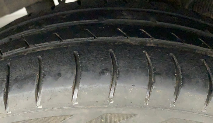 2011 Hyundai Santro Xing GLS, Petrol, Manual, 73,091 km, Left Rear Tyre Tread