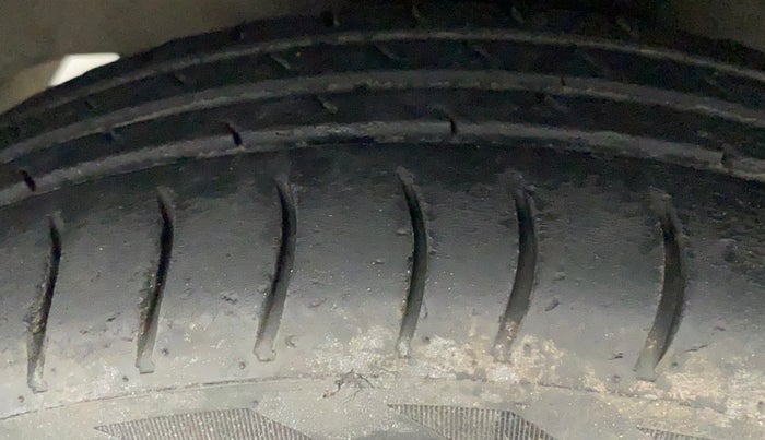 2011 Hyundai Santro Xing GLS, Petrol, Manual, 73,091 km, Left Front Tyre Tread