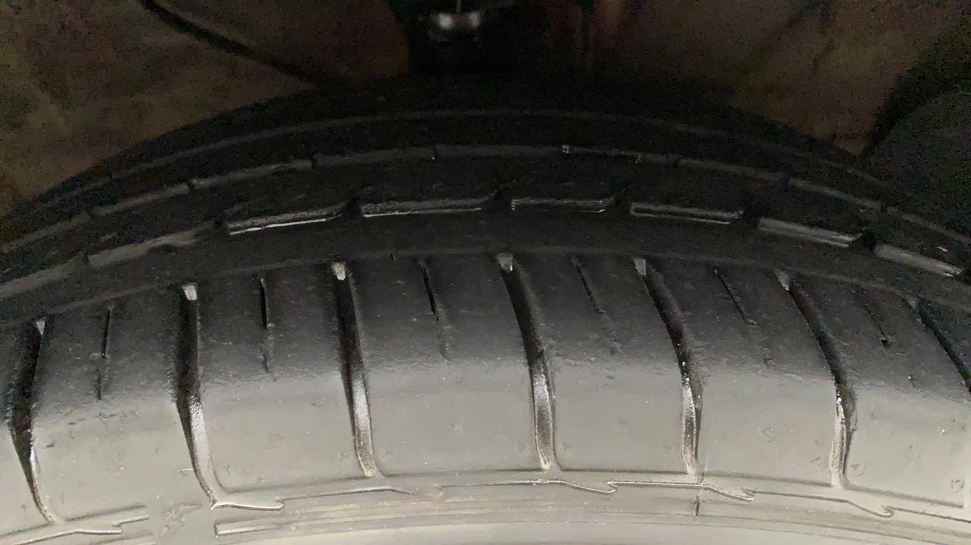 2016 Hyundai Creta SX PLUS AT 1.6 PETROL, Petrol, Automatic, 90,739 km, Right Front Tyre Tread