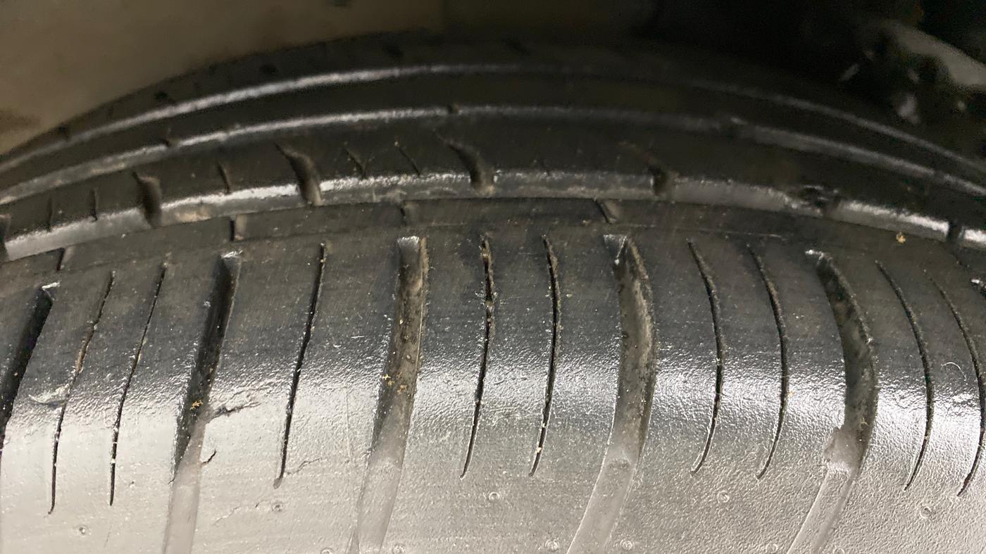 2017 Hyundai Tucson 2WD AT GLS DIESEL, Diesel, Automatic, 91,417 km, Left Front Tyre Tread